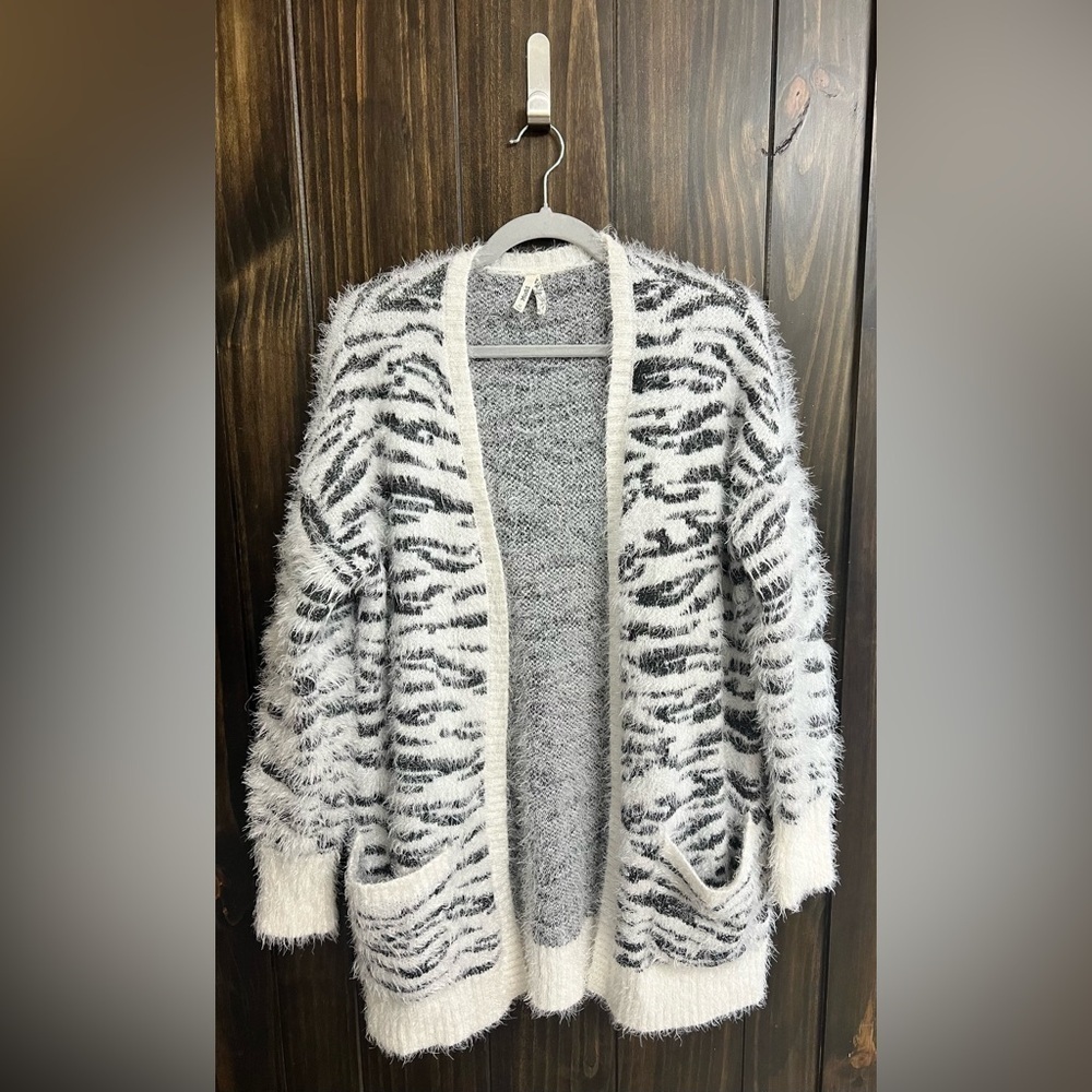 Mudd Fuzzy Zebra Cardigan with Pockets-Size: Medium